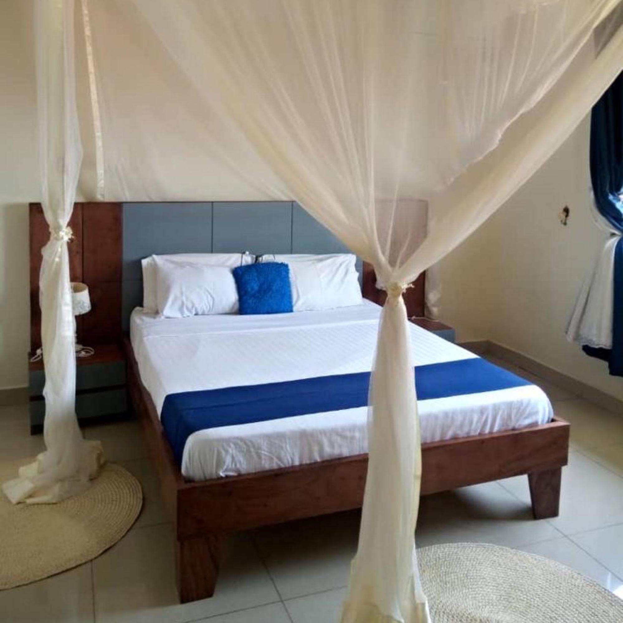 The Abode Apartments Lake View & Breakfast Suite Near Beach Ентебе Екстериор снимка