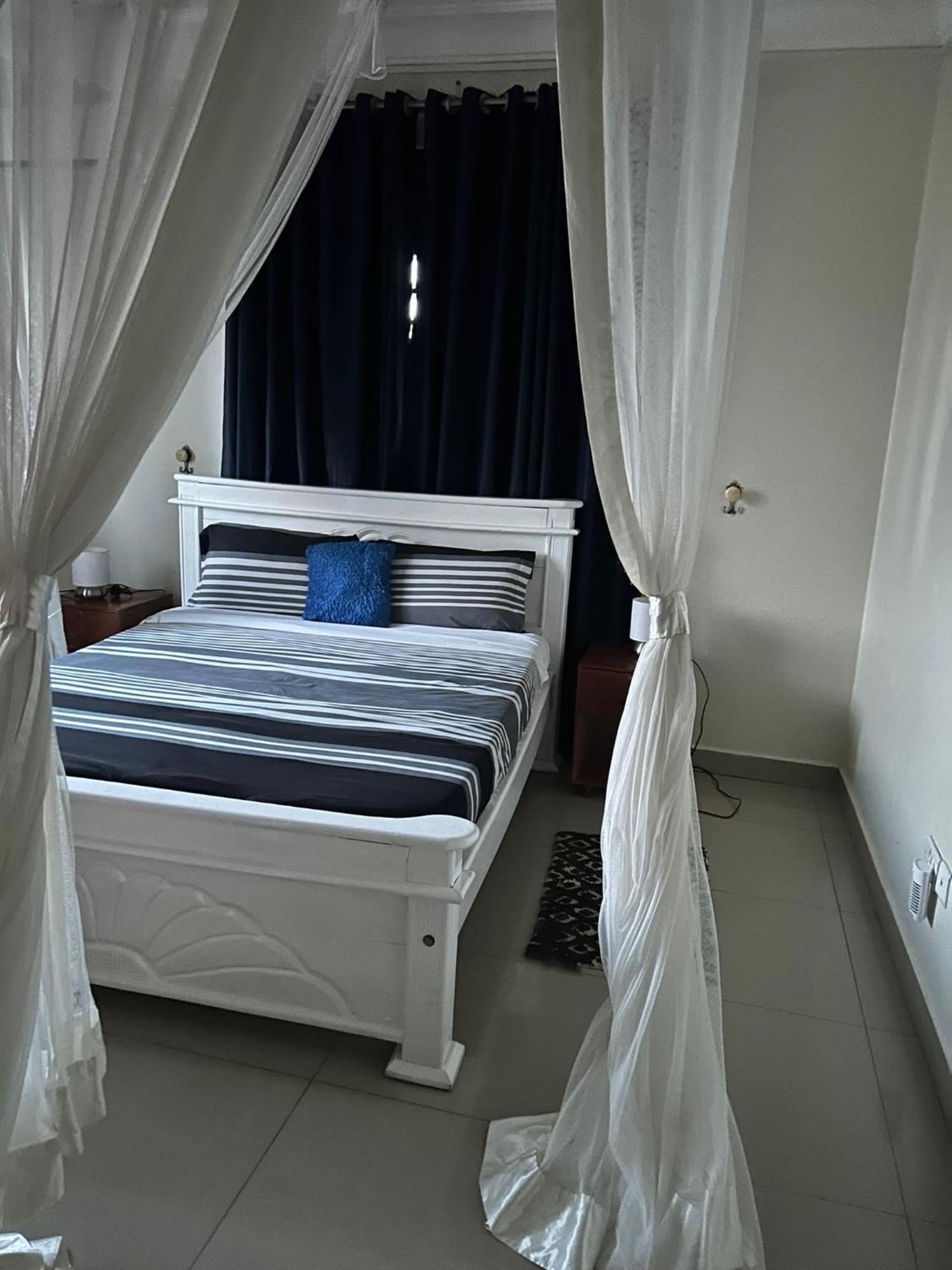 The Abode Apartments Lake View & Breakfast Suite Near Beach Ентебе Екстериор снимка