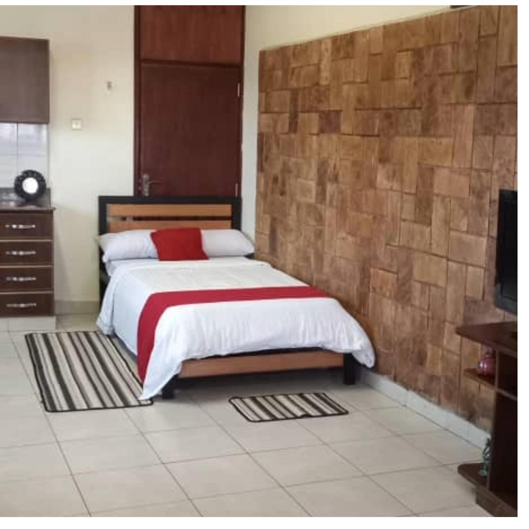 The Abode Apartments Lake View & Breakfast Suite Near Beach Ентебе Екстериор снимка