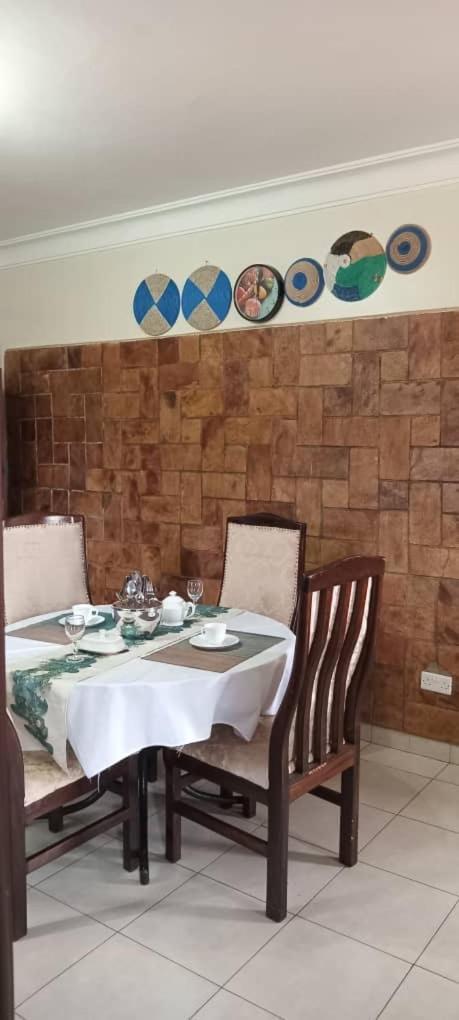 The Abode Apartments Lake View & Breakfast Suite Near Beach Ентебе Екстериор снимка