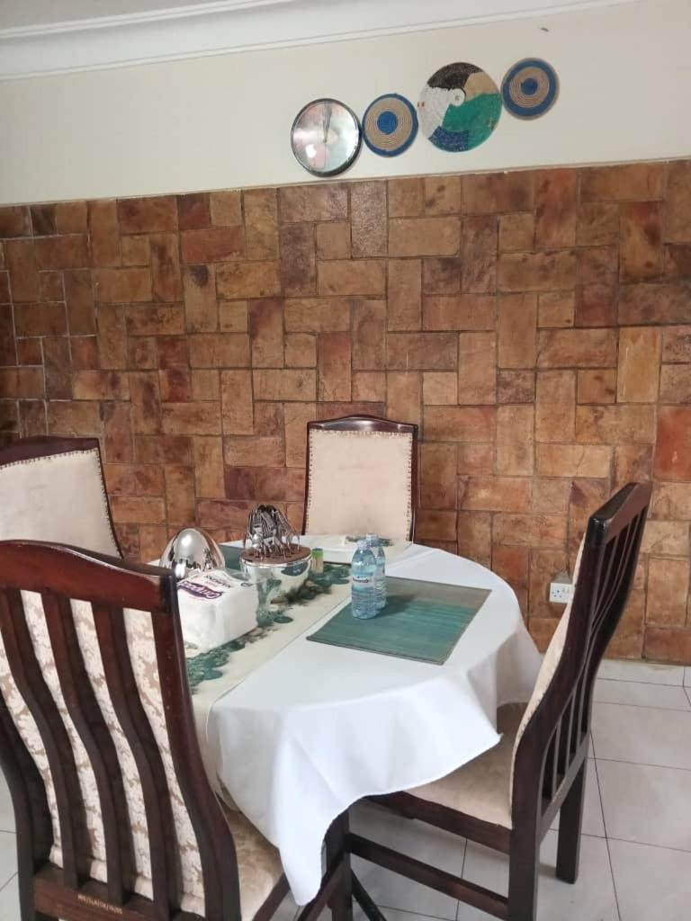 The Abode Apartments Lake View & Breakfast Suite Near Beach Ентебе Екстериор снимка